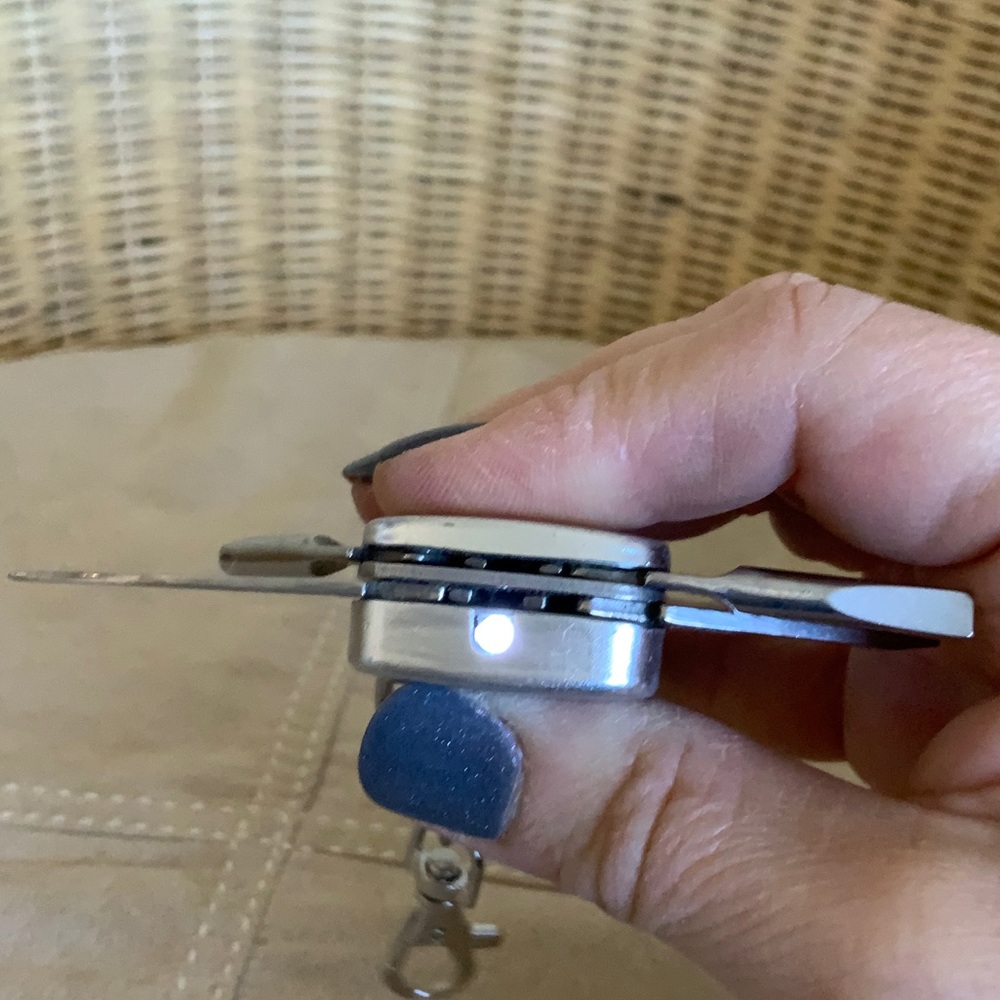GMC ACADIA Utility & Flashlight Keychain - Picture 4 of 5